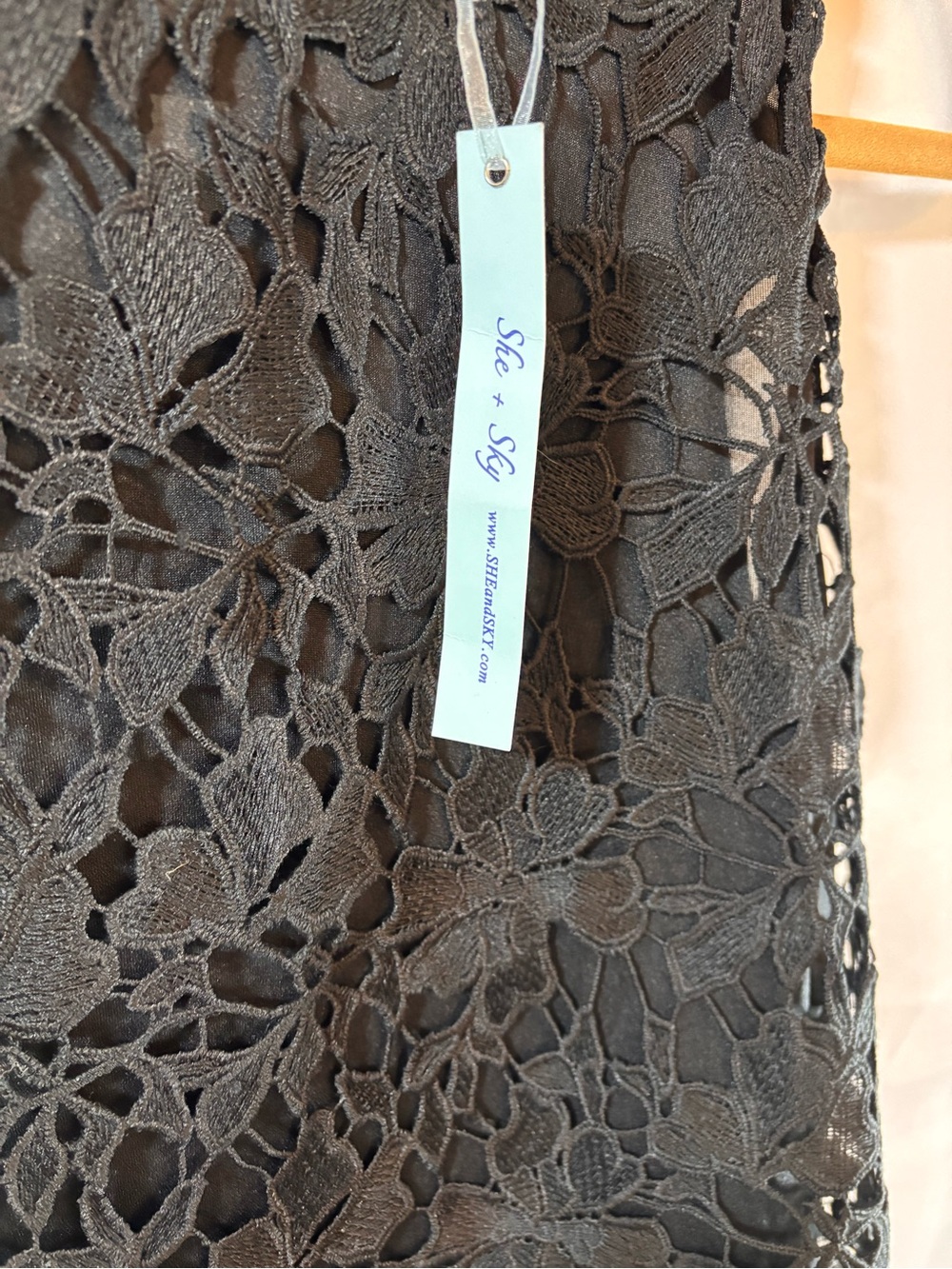 She + Sky Black Floral Lace crochet Sleeveless tank top NWT women’s M - Picture 4 of 4